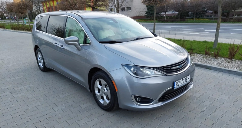 Chrysler Pacifica cena 99900 przebieg: 119900, rok produkcji 2018 z Rzeszów małe 436